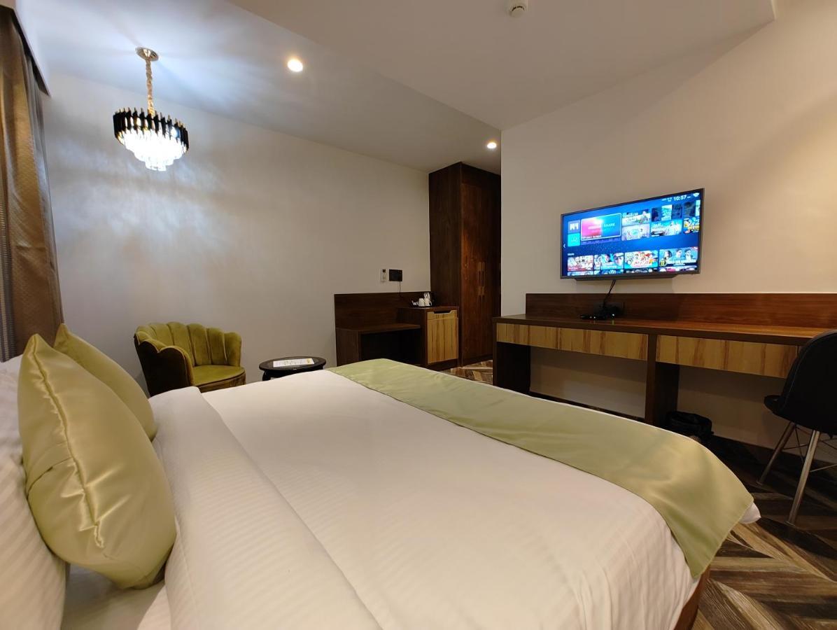 Grand Luxotica By Dls Hotels Dehradun Exterior foto
